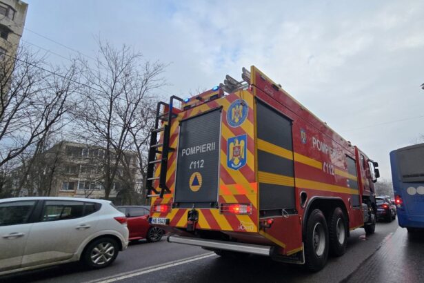 alerta pe strada traian din constanta a luat foc o cladire pompierii intervin cu mai multe autospeciale 69897cd1f1089