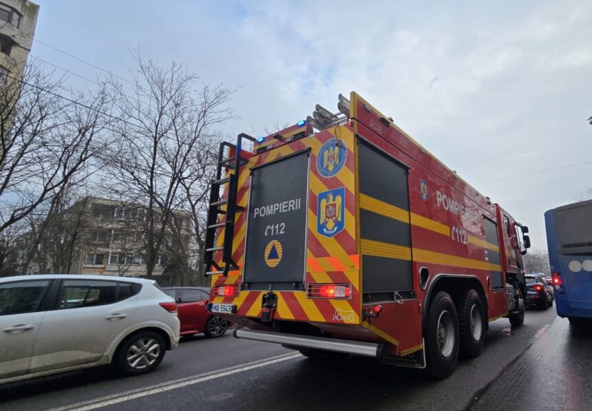 alerta pe strada traian din constanta a luat foc o cladire pompierii intervin cu mai multe autospeciale 69897cd1f1089