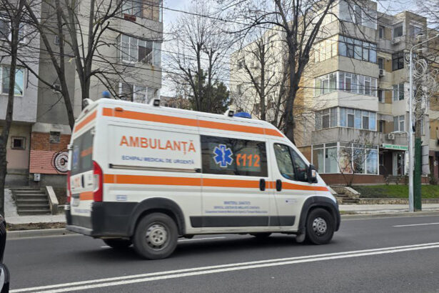 ambulanta cu pacient in stare critica implicata intr un accident rutier aproape de gara constanta o asistenta a fost ranita 69940c530b2a9