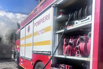 arde o casa din lazu pompierii constanteni intervin cu mai multe autospeciale 697f56b770668