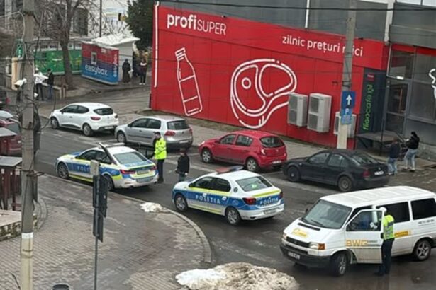 autospeciala de politie surprinsa stationand pe trecerea de pietoni la babadag ce spune ipj tulcea 69a07d6e81db3