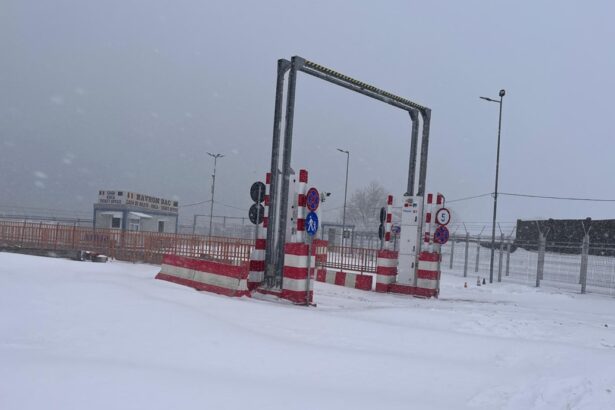 camioanele nu mai pot trece dunarea cu bacul pe la ptf isaccea din cauza conditiilor meteo 6995928a4b3fe