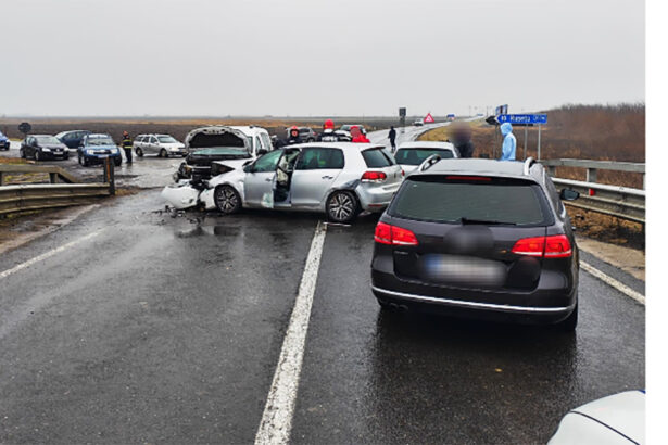 carambol cu patru masini implicate pe dn 2b doua victime transportate la spital traficul este blocat 6991a89a884fe