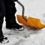 ce amenzi risti daca nu cureti zapada de pe trotuarul din fata blocului sanctiuni pentru locatarii care o muta pe carosabil 699597f378a9b