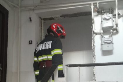 cine este barbatul gasit decedat pe o copertina de la etajul doi al unui bloc din zona stadion 69806fb9b5330