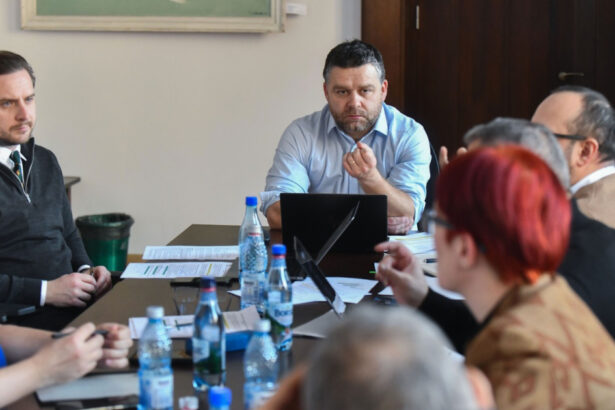 ciprian ciucu a cerut stb un plan de reducere a cheltuielilor anuntul primarului capitalei despre situatia transportului public 69823aead53eb