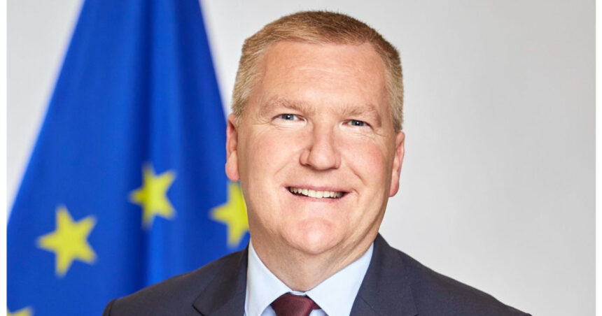 comisarul european michael mcgrath in vizita la bucuresti discutii astazi cu bolojan toiu si marinescu despre statul de drept 698d804ad64c0