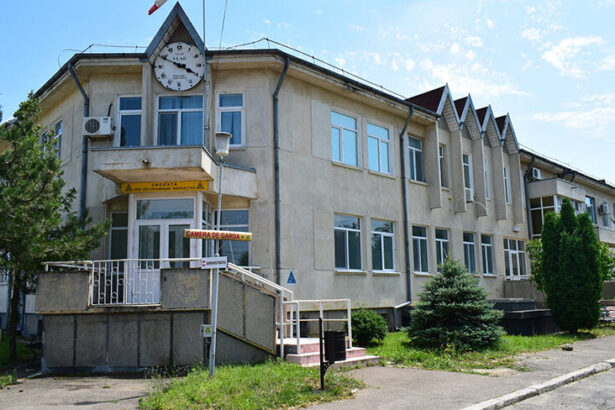 condamnare pentru afaceristul care a renovat blocul operator din spitalul cernavoda doi ani cu suspendare pentru dare de mita in forma continuata 699efe86ea6e9