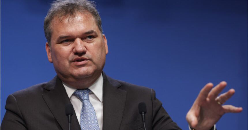 cum arata reforma adoptata de guvern se desfiinteaza 6 409 posturi in administratia centrala ce se intampla in administratia locala 699e0696942c0