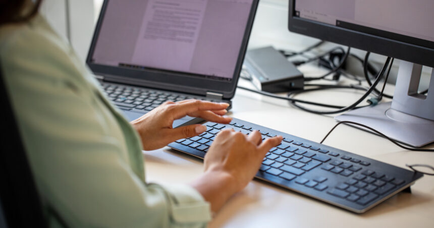 cum obtii documente oficiale de la statul roman in 2026 fara sa mergi la ghiseu adeverinte si autorizatii pe care le poti primi online 699d4535e4afa