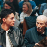 david popovici s a intalnit cu victor rebengiuc intamplator la un spectacol in bucuresti recunoscator pentru acest moment 698db98a5e357