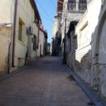 de ce are vecinul fereastra in curtea mea adevarul despre distanta legala dintre casele vechi pe care multi il ignora 6992ef9b15928