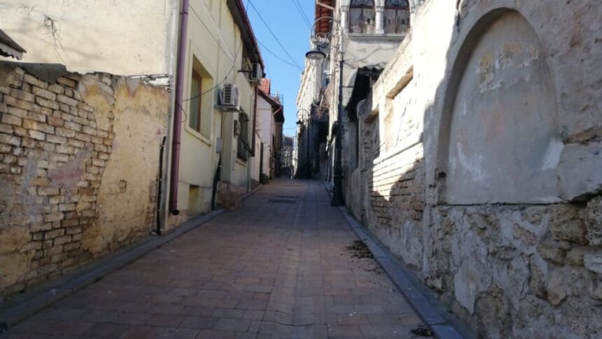 de ce are vecinul fereastra in curtea mea adevarul despre distanta legala dintre casele vechi pe care multi il ignora 6992ef9b15928