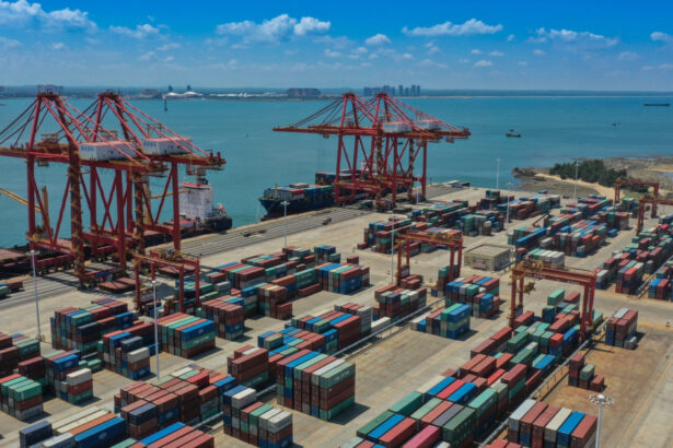 deficitul comercial al romaniei a scazut la 327 miliarde euro in 2025 dupa ce exporturile au crescut mai rapid decat importurile 6989ac620f6f1