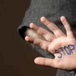 doi copii din mures au fugit de acasa si le au spus politistilor ca sunt batuti in familie parintii lor au fost retinuti 6998619e3a36d