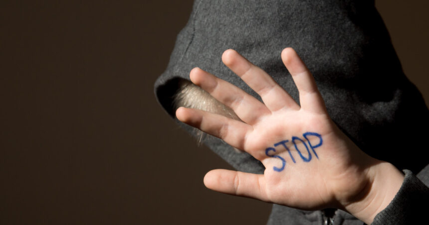 doi copii din mures au fugit de acasa si le au spus politistilor ca sunt batuti in familie parintii lor au fost retinuti 6998619e3a36d