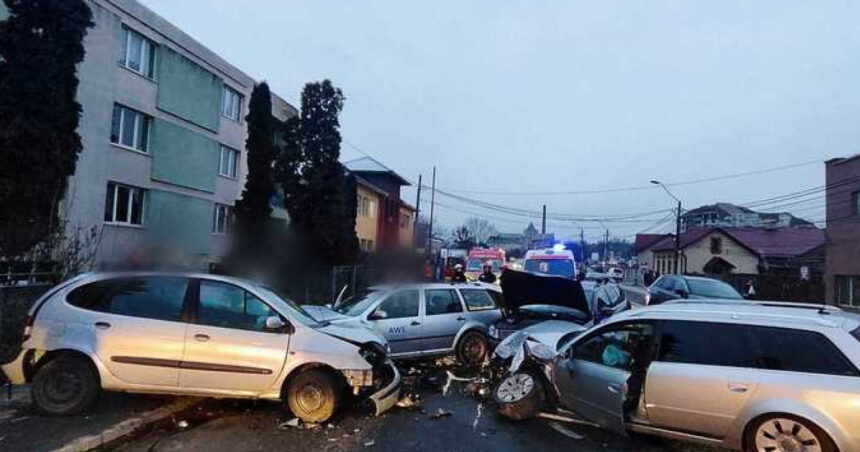 doua femei au fost ranite dupa ce cinci masini s au ciocnit in turda 6980e262e4ea0