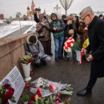 exclusiv romania l a sfidat pe putin ambasadorul roman din rusia a depus flori la locul in care a fost asasinat fostul opozant boris nemtov 69a1989aad20b