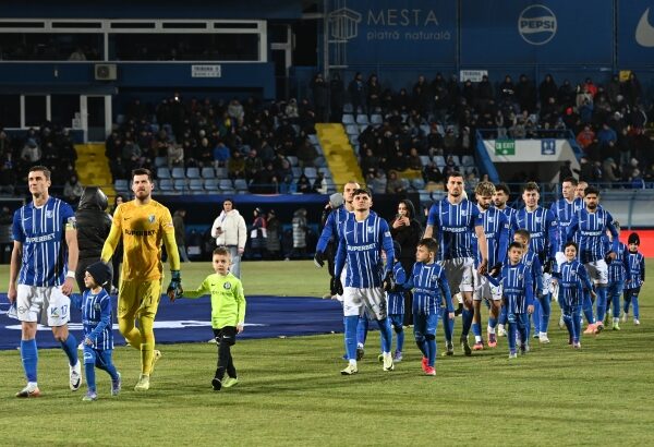 farul incearca sa iasa din pasa proasta cu un succes in fata rapidului 699220db847fe