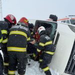 foto a fost activat planul rosu de interventie un microbuz care transporta persoane s a rasturnat 699971e913d1f