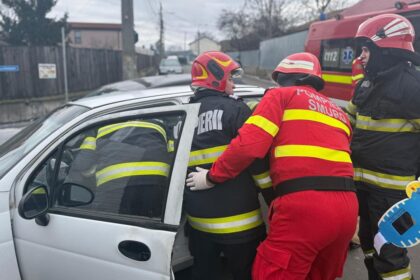 foto accident rutier grav la tulcea au intervenit echipajele de descarcerare si smurd ul 698b3edb76538