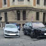 foto doua autoturisme s au ciocnit in intersectia de la teatrul de stat constanta 69a17aa04322a