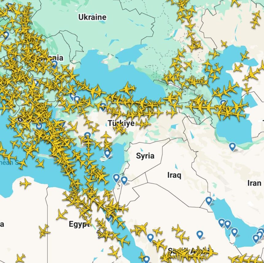 foto harta traficului aerian in acest moment zboruri rerutate sau anulate pentru a fi evitate anumite spatii aeriene din orientul mijlociu 69a2e483a9406