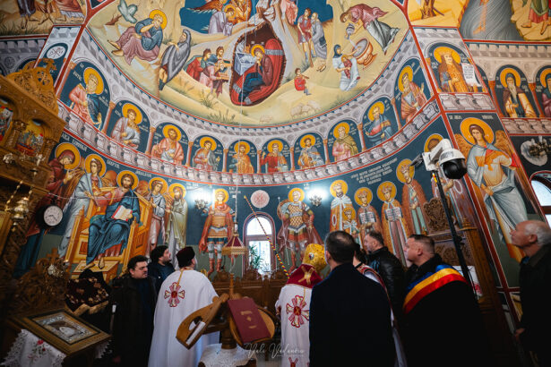 foto ips teodosie a savarsit slujba de sfintire a picturii bisericii din satul schitu comuna costinesti 699c0358cfddc