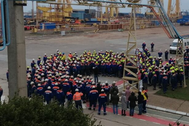 foto protest spontan la damen mangalia muncitorii au intrerupt lucrul 69a13b4852f8f