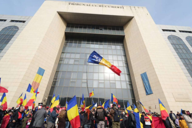 foto proteste aur in tara fata de majorarea taxelor si impozitelor locale george simion a mers la ploiesti 698dd92358d9c