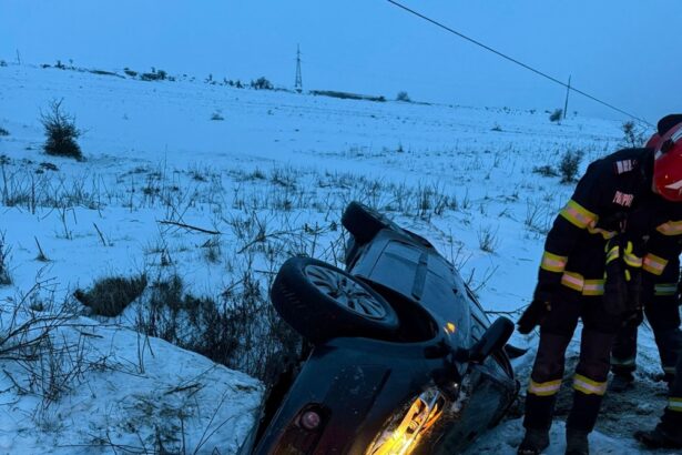 foto un autoturism s a rasturnat pe un drum judetean din tulcea o persoana este incarcerata 6999e26956e03