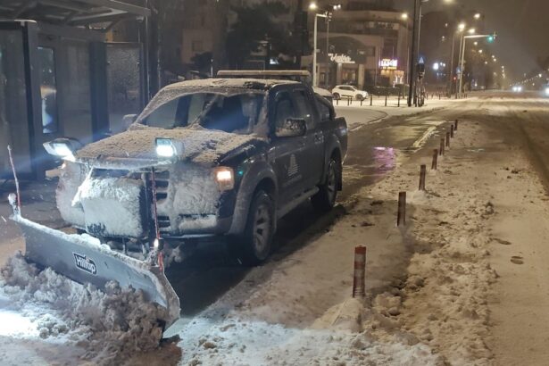 foto utilajele si echipele de deszapezire actioneaza in constanta inca de noaptea trecuta interventiile continua spune primaria 698053d8c8a06