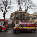foto video pompierii in alerta arde o casa din constanta situata pe bulevardul ferdinand un batran a fost transportat la spital 69834ebc25939