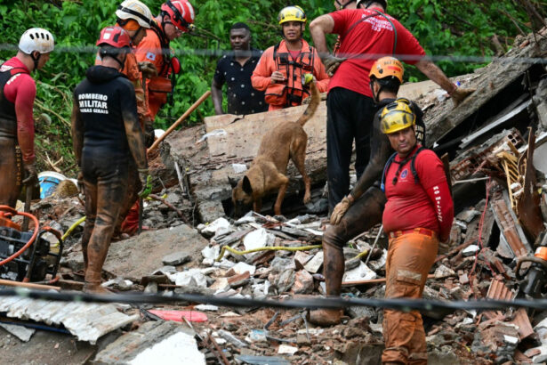 galerie foto ploi devastatoare in brazilia 30 de morti si 39 de disparuti dupa inundatii si alunecari de teren 699eabe865ad8