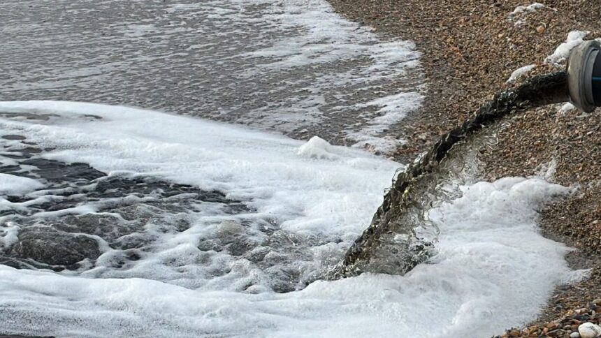 galerie fotovideo apa dintr un santier din mamaia nord deversata in marea neagra ce spune garda de mediu 698afbb31d6e8