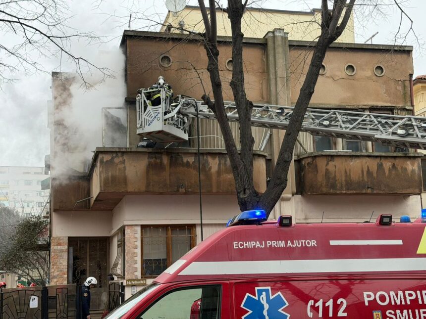 galerie fotovideo incendiu la o casa de pe bulevardul ferdinand din constanta un barbat de 71 de ani a ajuns la spital 69838a3d0374f