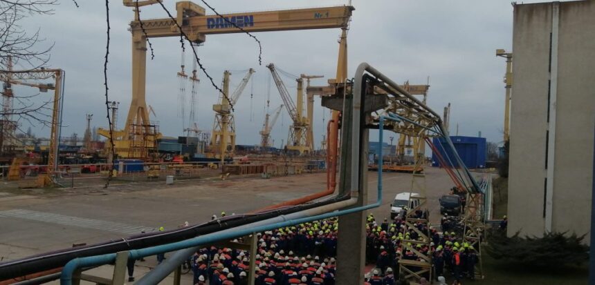 galerie fotovideo protest spontan la santierul naval mangalia angajatii nu si au primit salariile de doua luni 69a149151560a