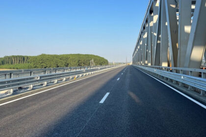 ideea nu e sa platim podul ci sa primim amenzi transportatorii platesc in avans taxa de pod de la fetesti cnair ii amendeaza 69981b555cc43