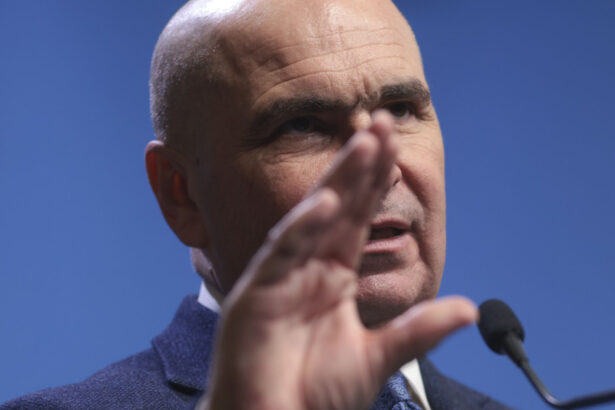 ilie bolojan reducerile de personal nu sunt facute cu barda functionarii pot lucra cu jumatate de norma in doua comune 698b213bc6d72