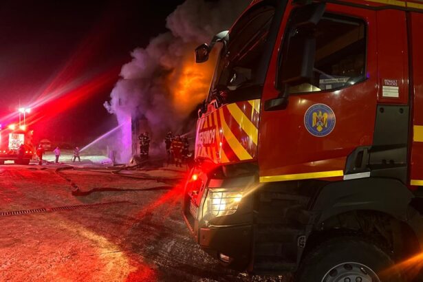 incendiu la o casa de pe strada sucevei din medgidia pompierii au intervenit cu mai multe autospeciale 697edbc64f158