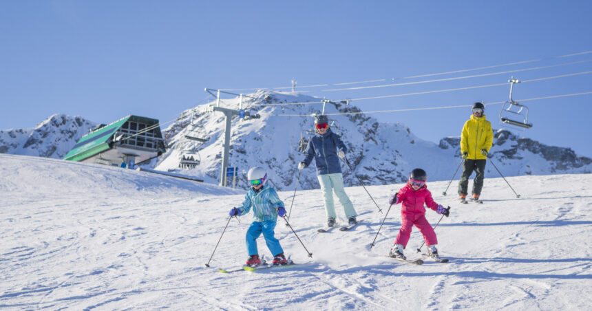 incepe vacanta de schi din februarie 2026 primele judete unde nu se mai fac cursuri cand au zile libere elevii din bucuresti si ilfov 697ef632e5cc0