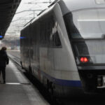 incident in gara de nord din bucuresti un vagon al unui tren cfr calatori a deraiat circulatia este blocata 698edd49c1e3d