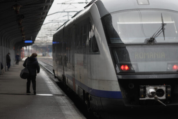 incident in gara de nord din bucuresti un vagon al unui tren cfr calatori a deraiat circulatia este blocata 698edd49c1e3d