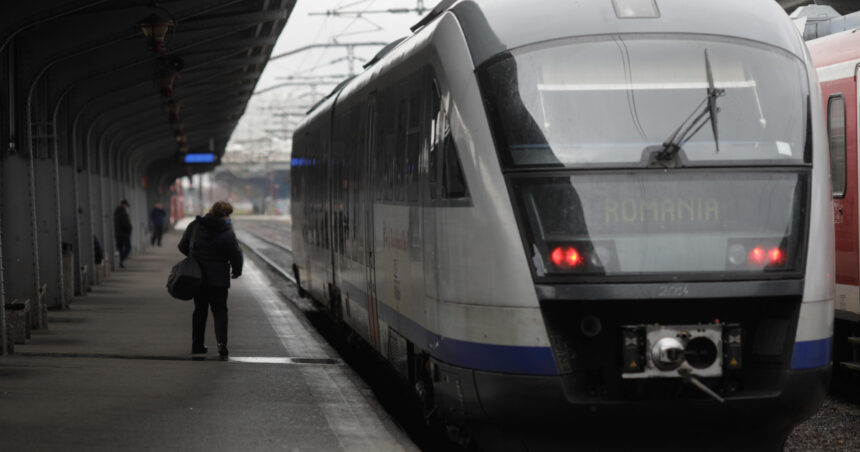 incident in gara de nord din bucuresti un vagon al unui tren cfr calatori a deraiat circulatia este blocata 698edd49c1e3d