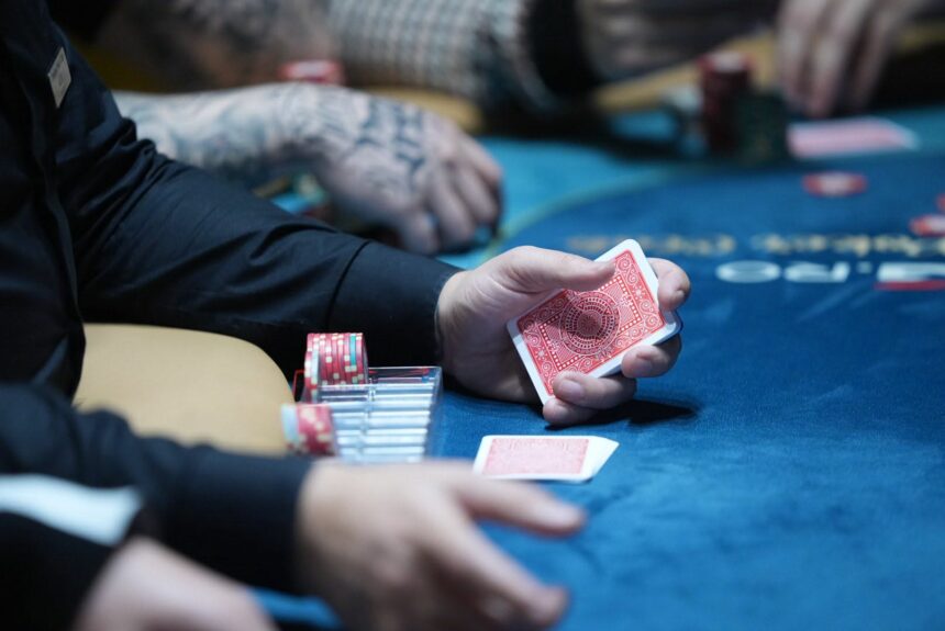 jaf cu un cutit la o sala de jocuri de noroc din medgidia 69869dbc63bb4