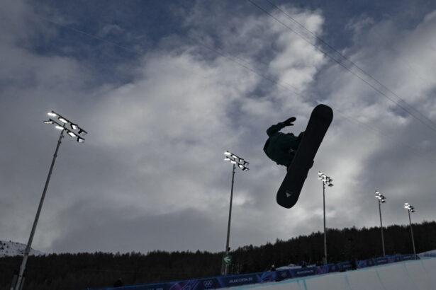 jo 2026 milano cortina campionul australian cam bolton a fost transportat cu elicopterul la spital cu dubla factura cervicala 698c647d0f4c3