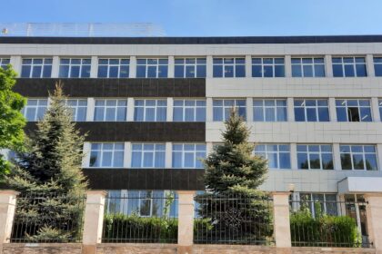 liceul tehnologic lazar edeleanu din navodari inchiriaza 1 200 metri patrati de teren cand are loc licitatia 6980d971e0534