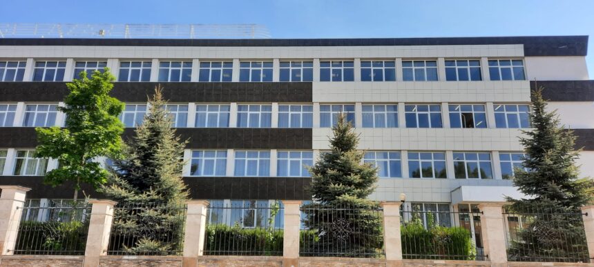 liceul tehnologic lazar edeleanu din navodari inchiriaza 1 200 metri patrati de teren cand are loc licitatia 6980d971e0534