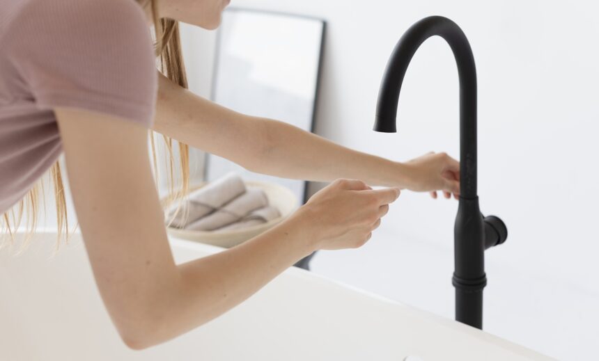 locuitorii din eforie sud nu vor avea apa potabila pana diseara se inlocuieste un tronson din conducta magistrala de alimentare cu apa 6985a0e48d518