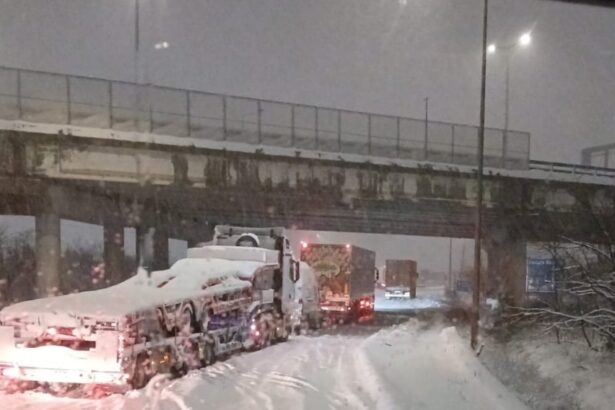 mai multe drumuri nationale si autostrazi inchise din cauza viscolului trafic restrictionat pe a2 699568193d7fb